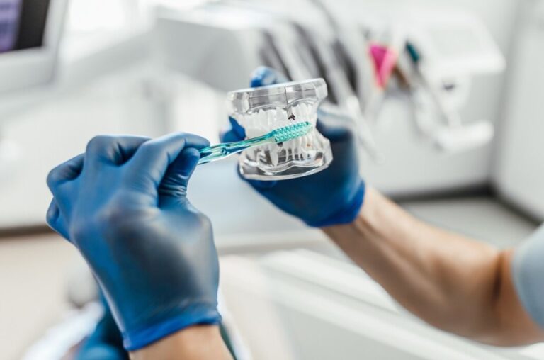 عيادة الدكتور خليل الخراز لطب الأسنان