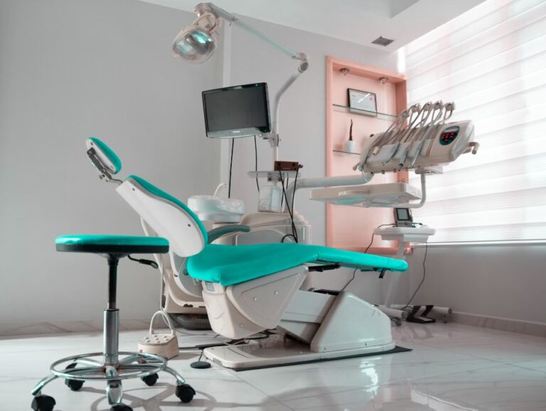 عيادة الدكتور صهيب غازي عمرو لطب وجراحة الفم والأسنان