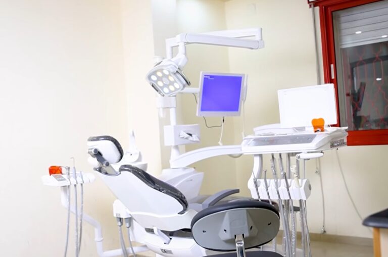 مجمع الدكتور أحمد عمرو لطب الأسنان